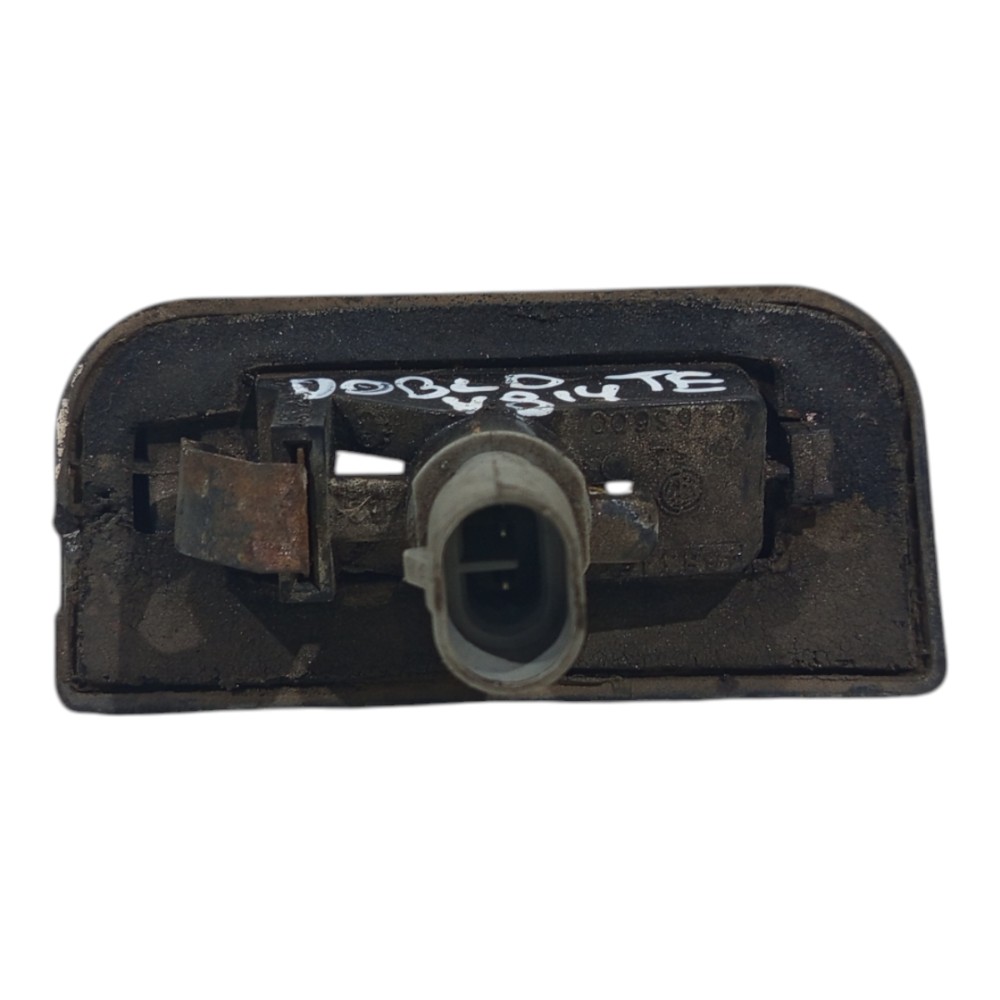 Lanterna Luz De Placa Traseira Esquerda Fiat Doblo Hlx 2011 4