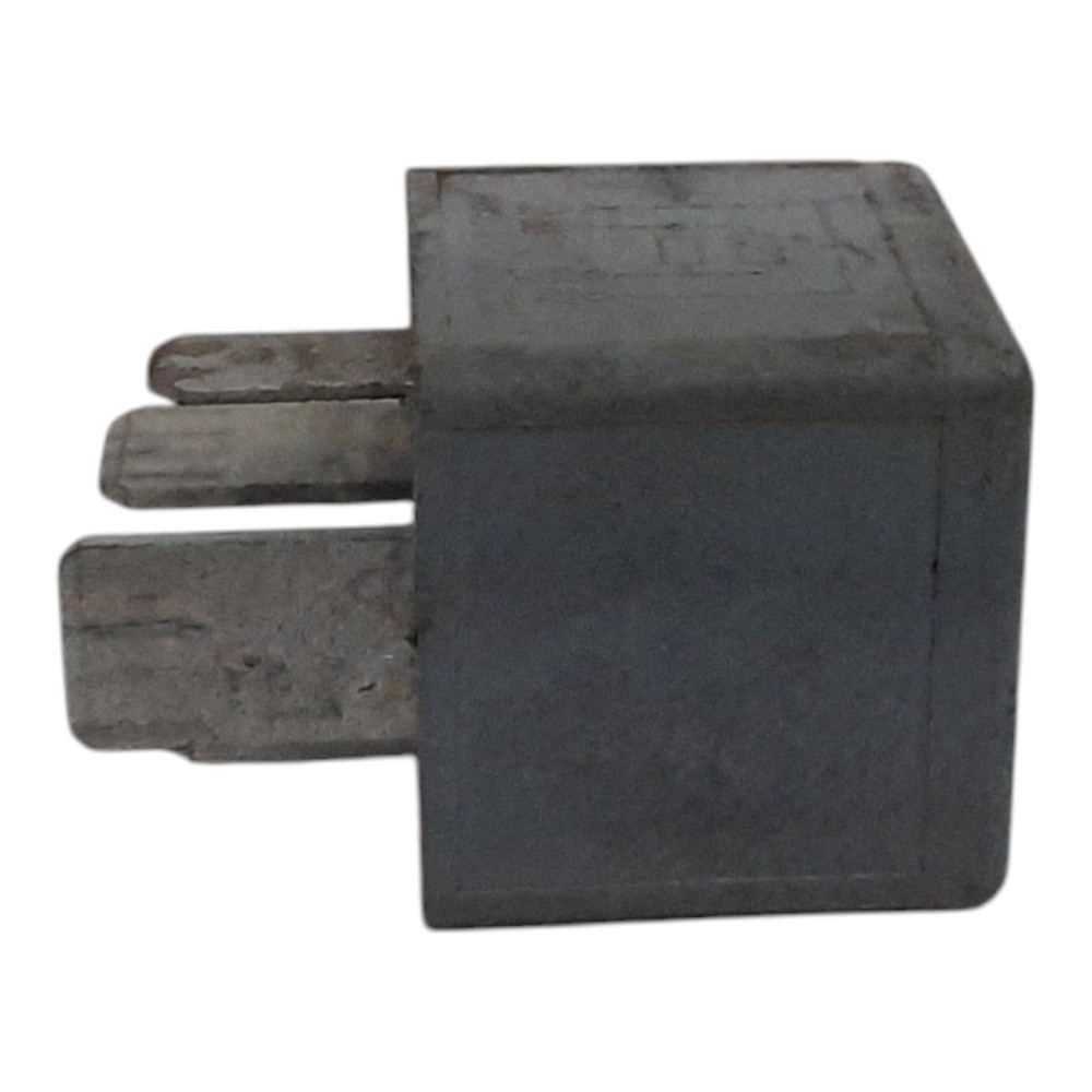 Rele Auxiliar Audi 8d0951253 1