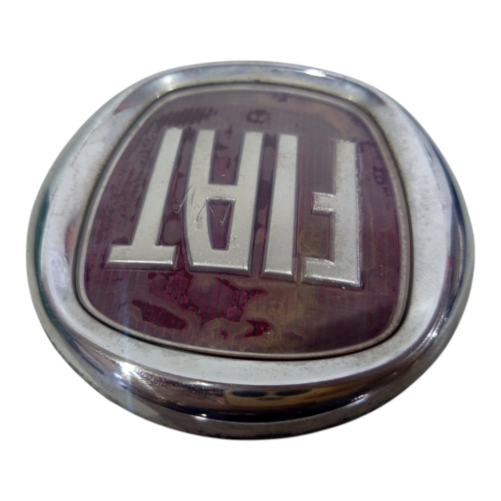 Emblema Tampa Traseira Fiat Linea 2009 2010 A 2014 Avaria Vermelho E Cromado 2