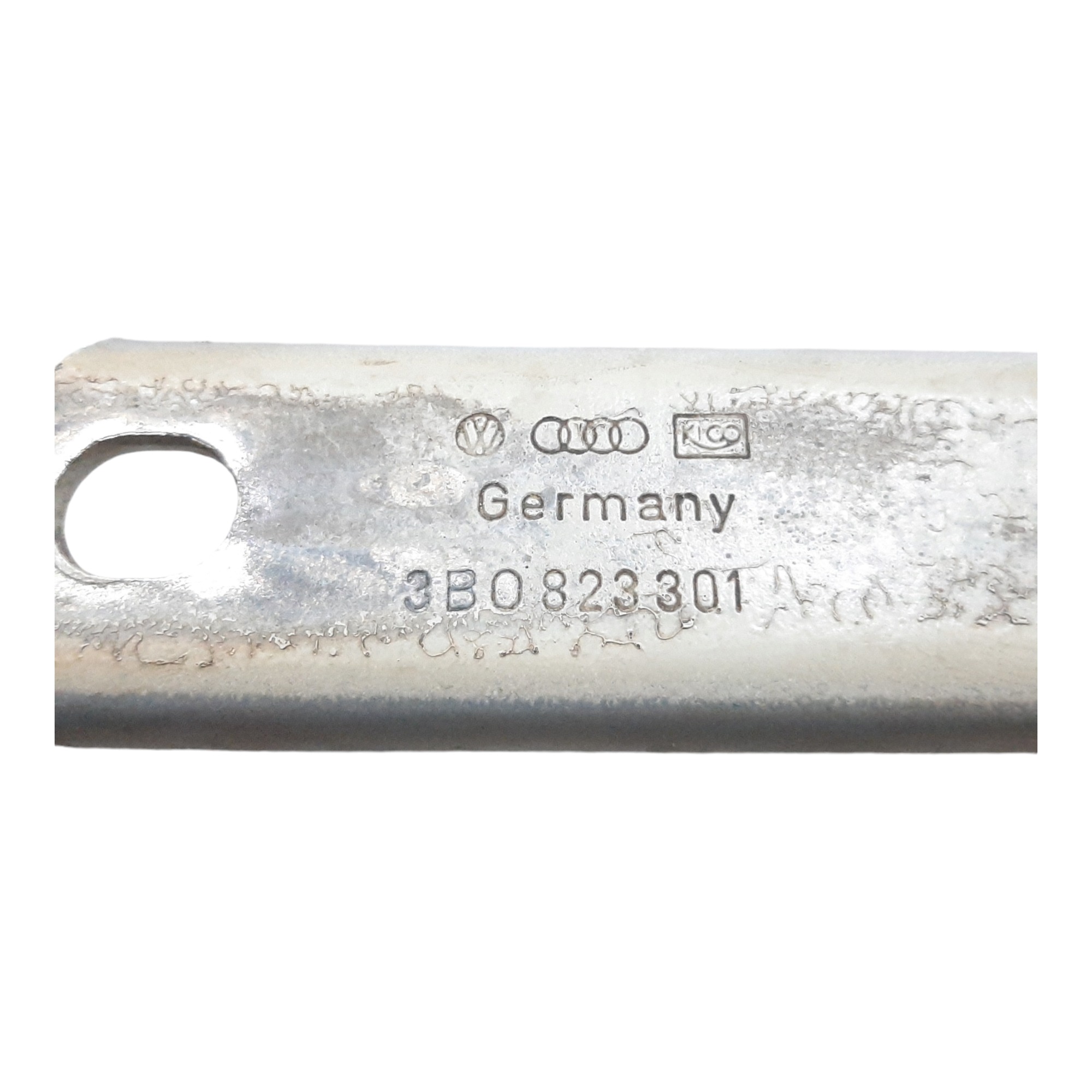 Dobradiça Esquerda Capô Dianteiro Vw Passat B5 1996 A 2001 7