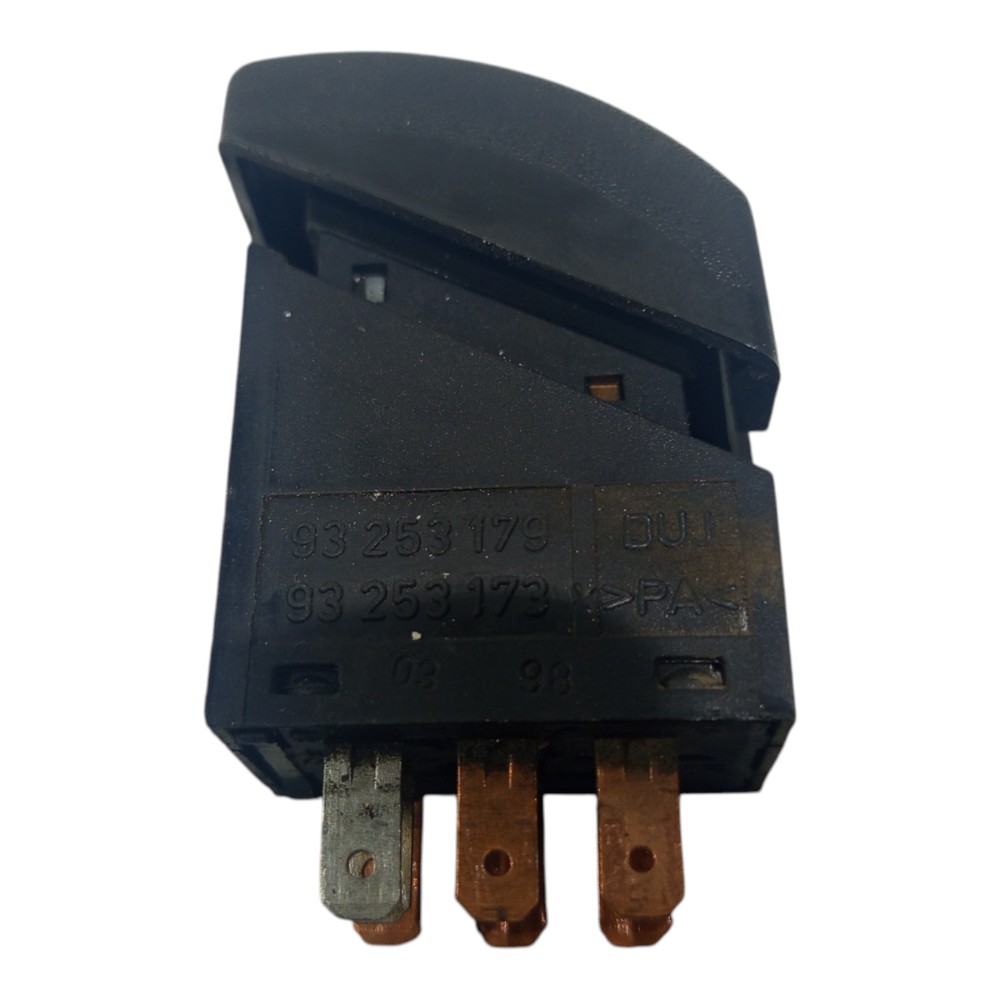 Botão Pisca Alerta Interruptor Gm Classic Corsa 1994 A 2002 Preto 6