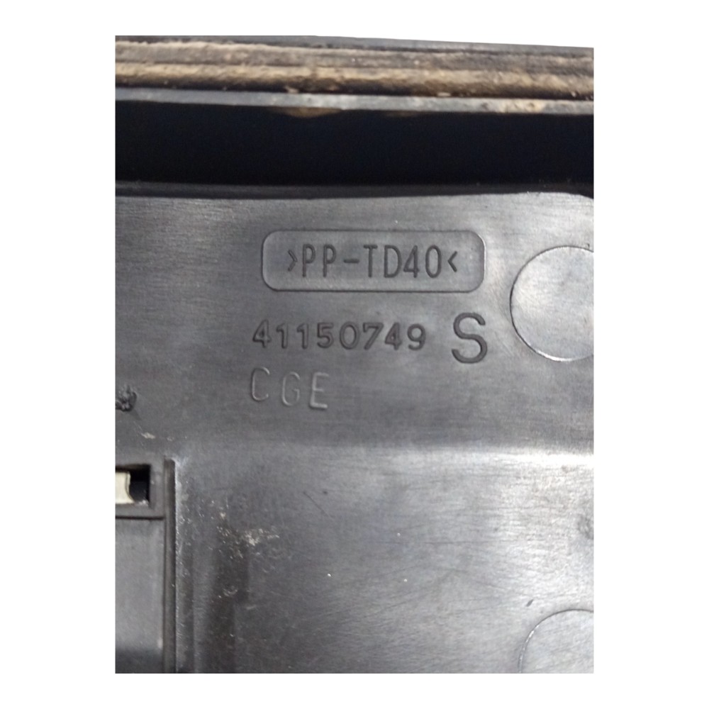 Trampa Farol Esquerdo Fiat Palio Strada 2001 2002 A 2006 9