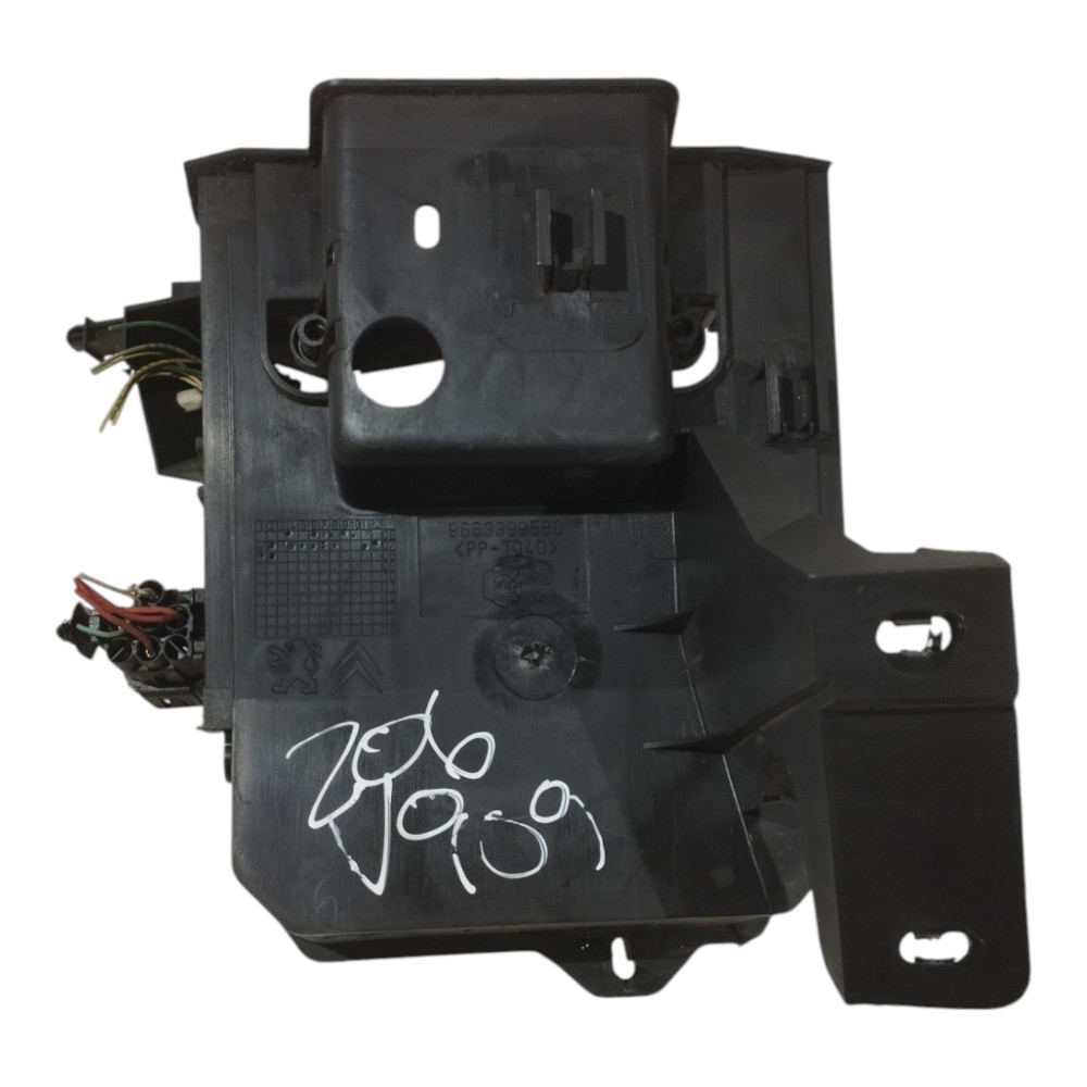 Suporte Caixa Fusíveis Módulo Bsi Peugeot 206 2003 A 2008 2