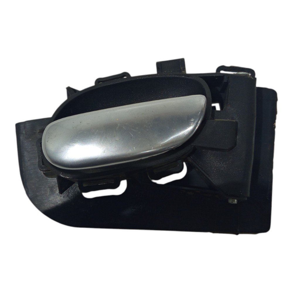 Maçaneta Puxador Interno Lado Direito Peugeot 207 Hbxs 2009  Preto Detalhe Prata Dianteira 1