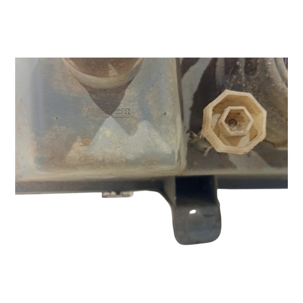 Farol Esquerdo Arteb Gm Celta 2000 2001 2002 2003 A 2006 Esquerdo/motorista 9