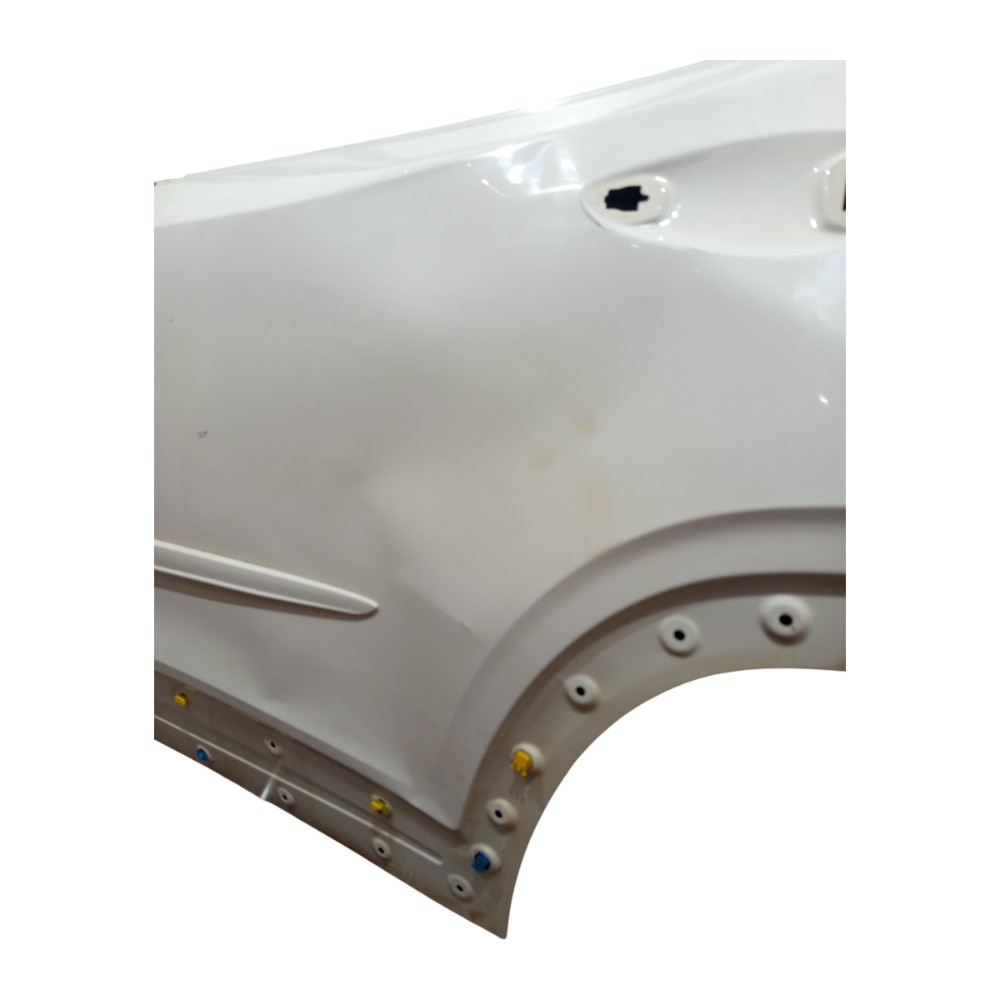 Porta Traseira Esquerda Gm Tracker 2020 A 2024 C/ Avaria Traseira Esquerda Branco 2