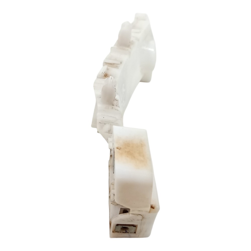 Suporte Guia Para-choque Esquerdo Gm Tracker 2020 A 2022 7