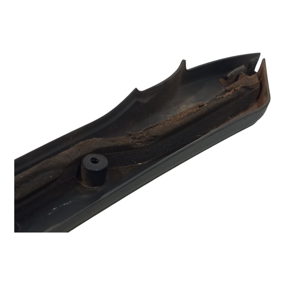 Moldura Tras Direito Porta Mala Porsche Cayenne 2002 A 2006 4