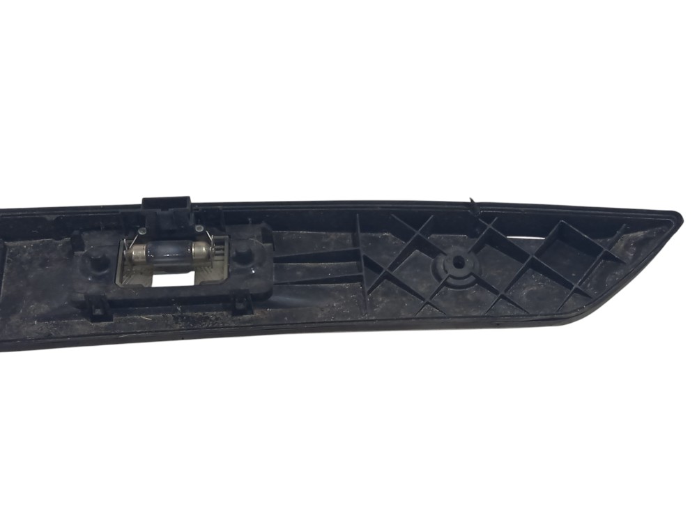 Moldura Com Botão Tampa Porta Malas Vw Tiguan 2012 A 2017 3