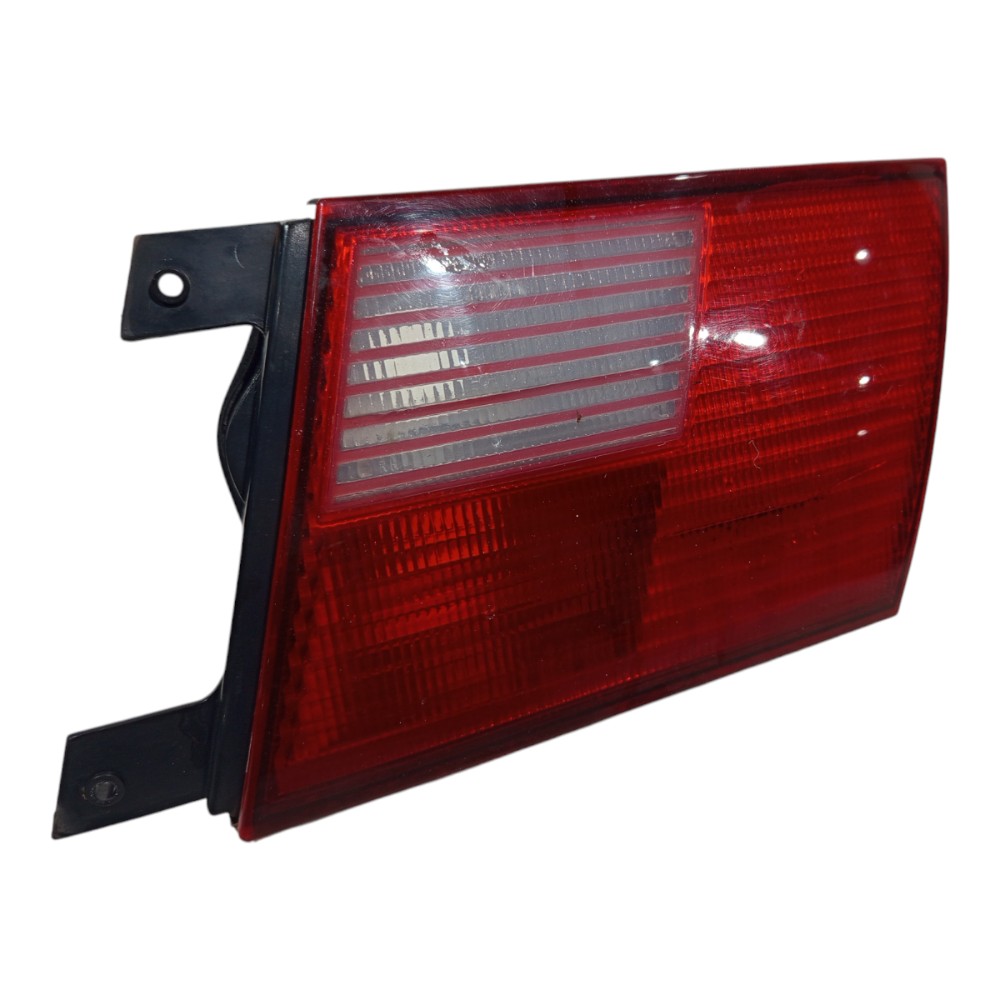 Lanterna Tampa Traseira Direito Vw Santana 99 A 06 C Avaria 2