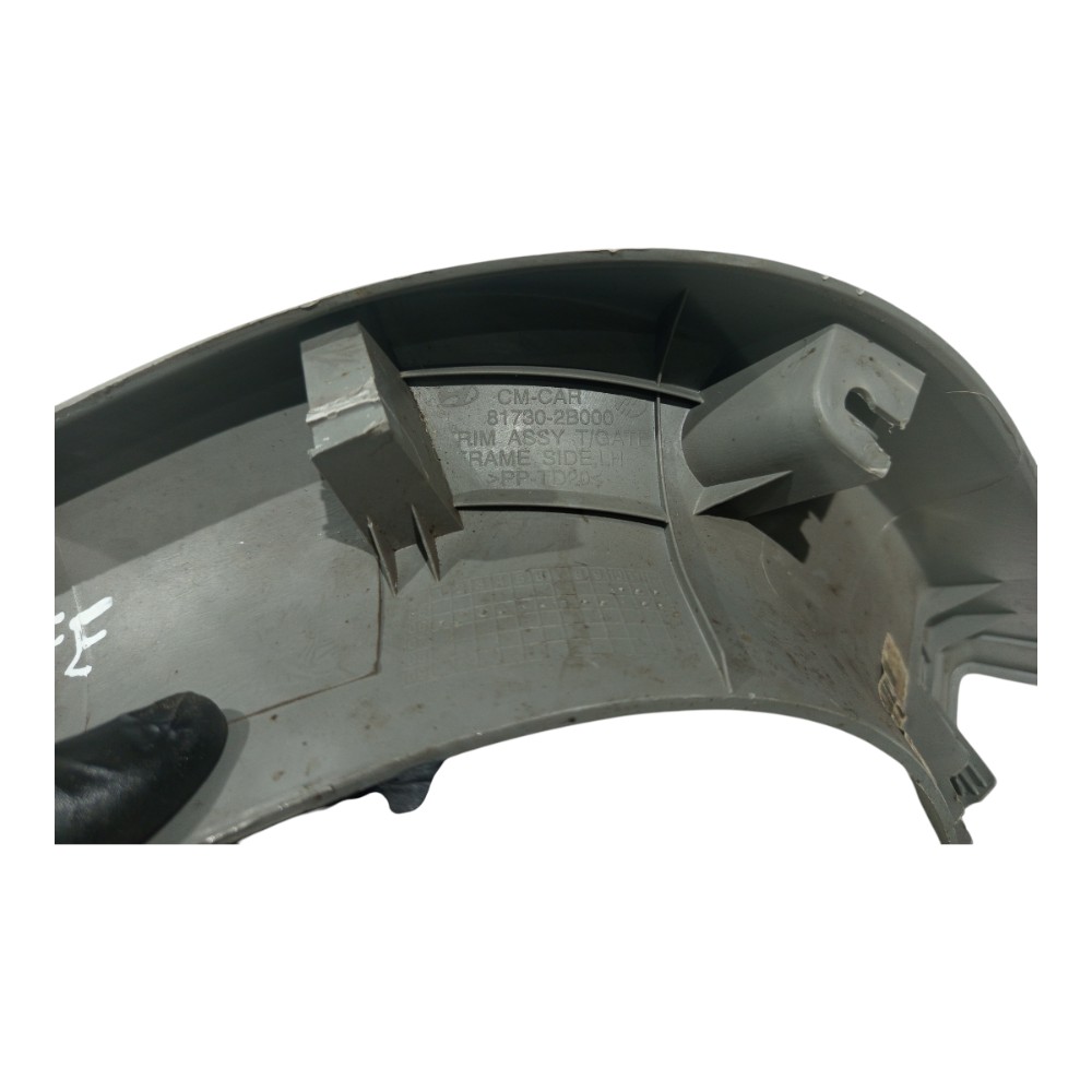 Moldura Esquerda Tampa Traseira Hyundai Santa Fé 2007 A 2013 6