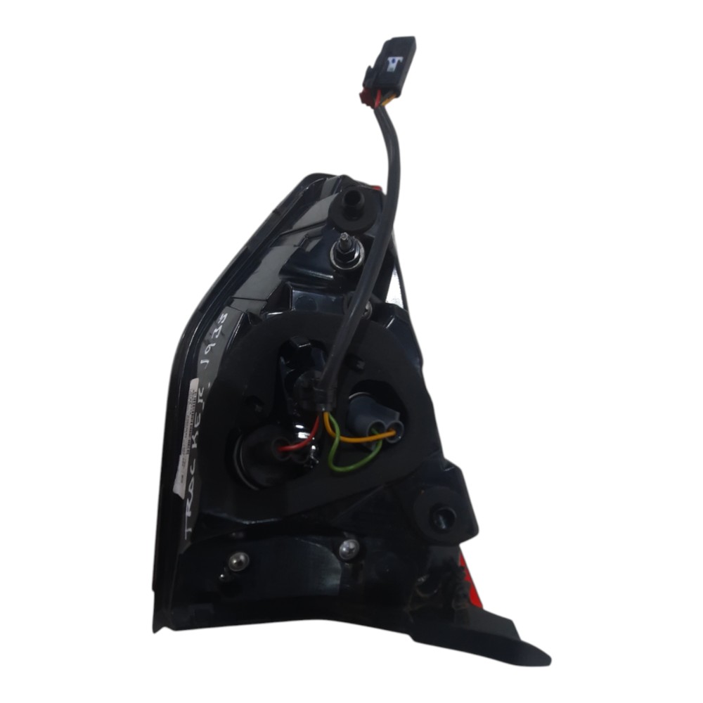 Lanterna Tampa Tras Esquerda Gm Tracker 2020 A 2024 Detalhes Esquerdo/motorista 4