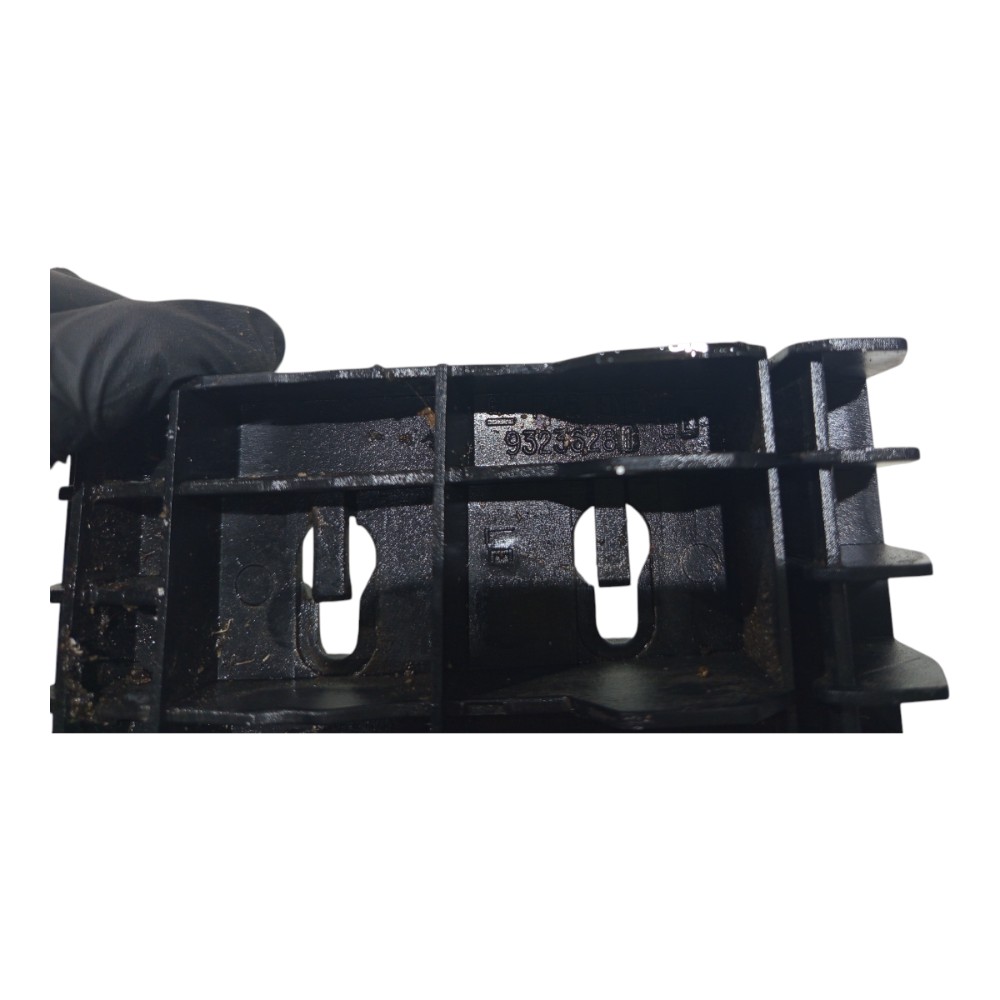 Suporte Parachoque Traseira Esq Chevrolet Corsa 1994 A 2010 7