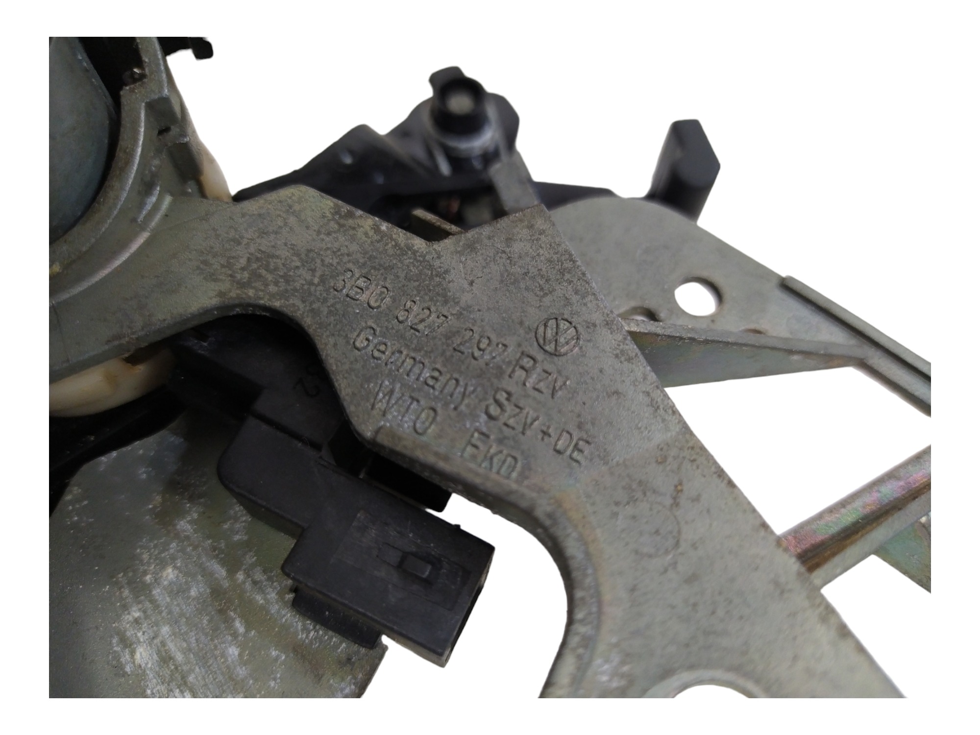 Fechadura Elétrica Tampa Porta Malas Vw Passat 1996 A 2001 8