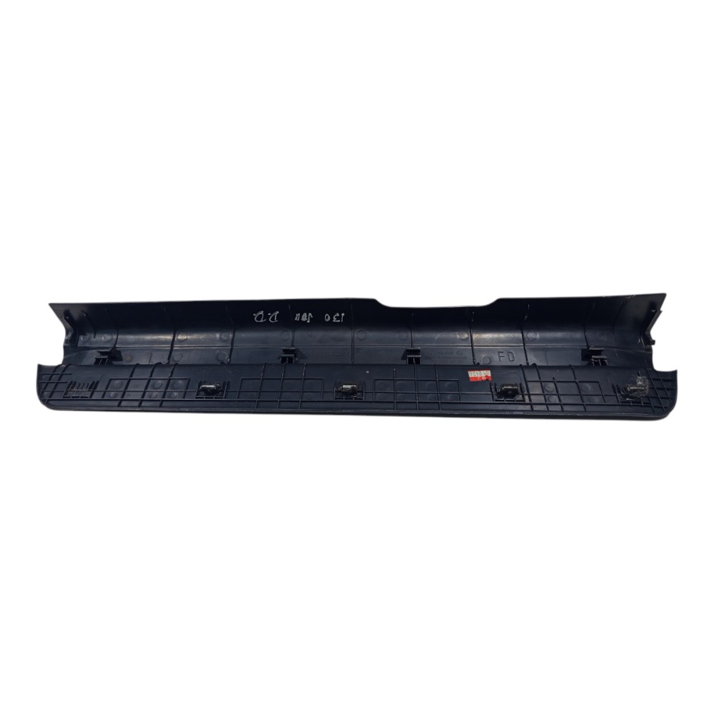 Soleira Porta Dianteira Direita Hyundai I30 2009 2010 A 2012 5