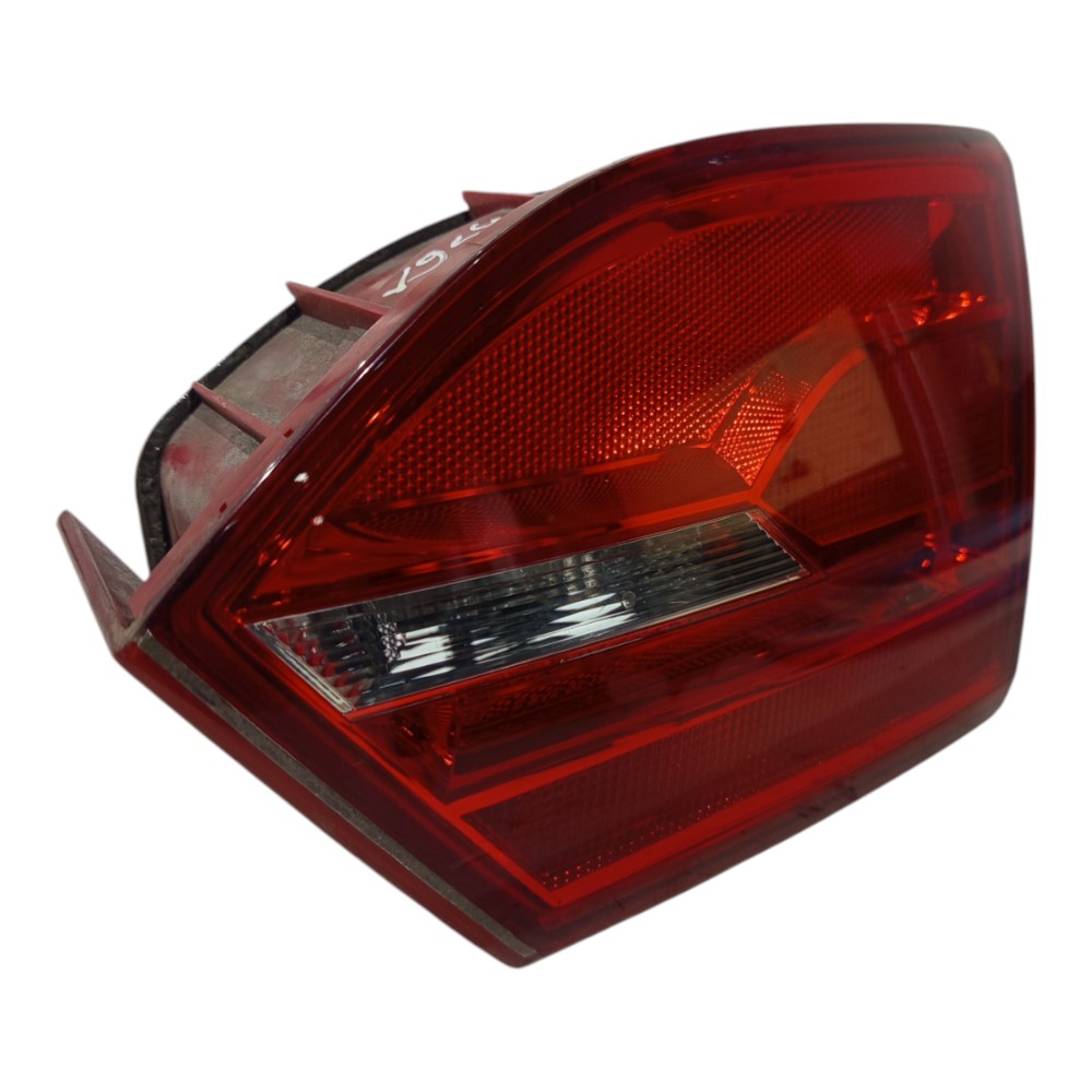 Lanterna Tampa Traseira Direita Volkswagen Jetta 2011 A 2017 3
