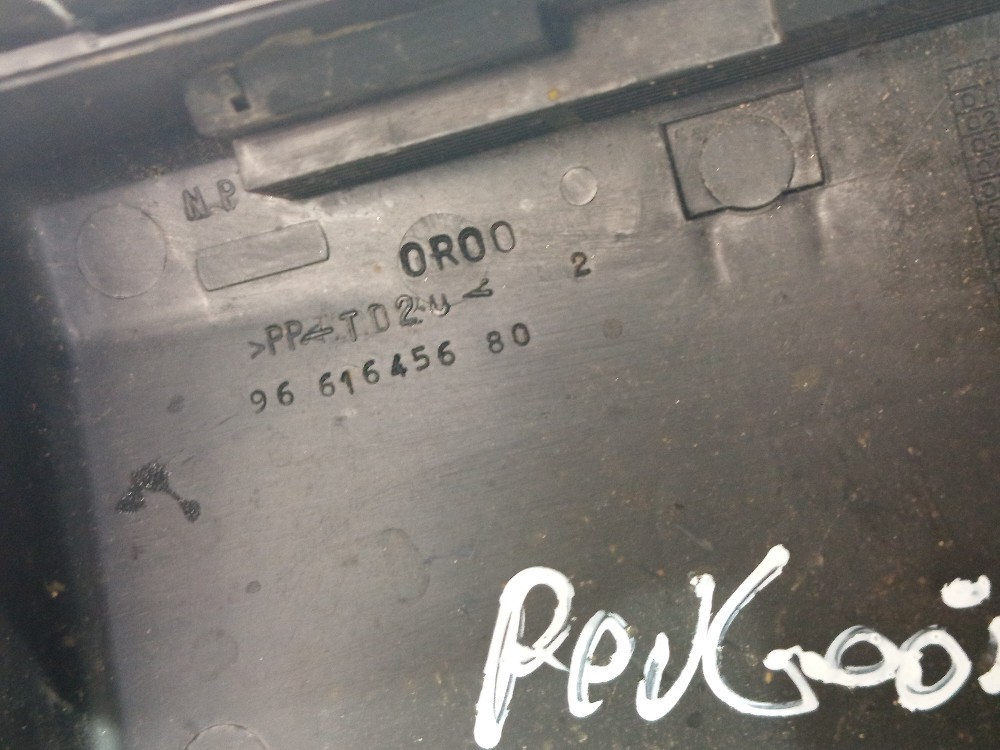 Tampa Caixa Fusiveis Peugeot 206 207 2008 2009 2010 A 2013 4