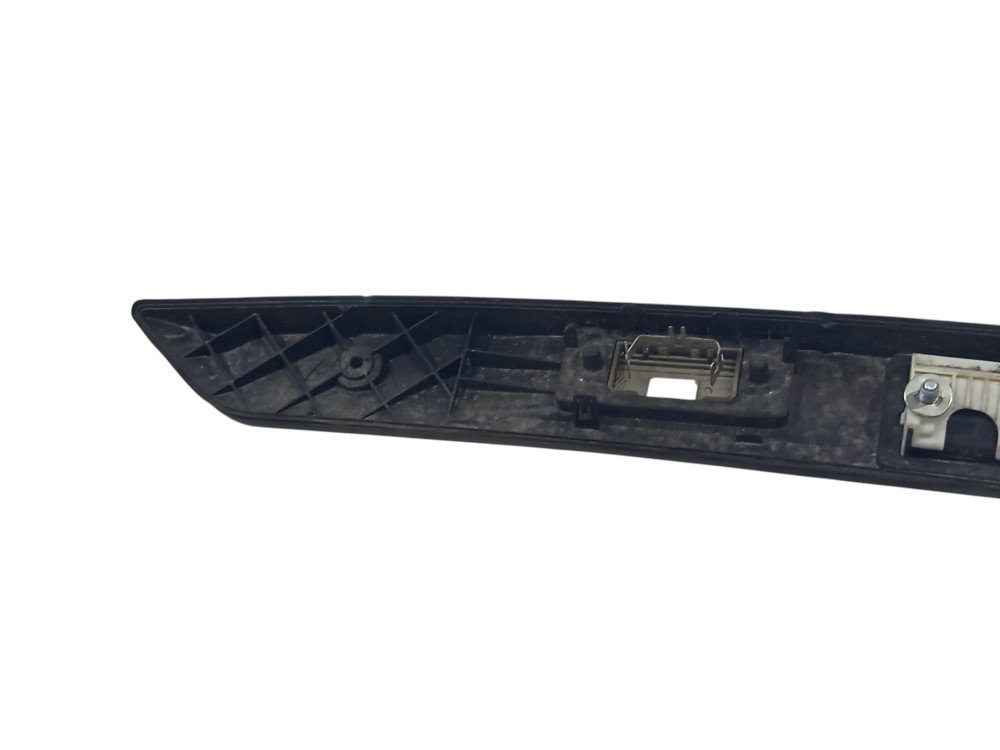 Moldura Com Botão Tampa Porta Malas Vw Tiguan 2012 A 2017 5