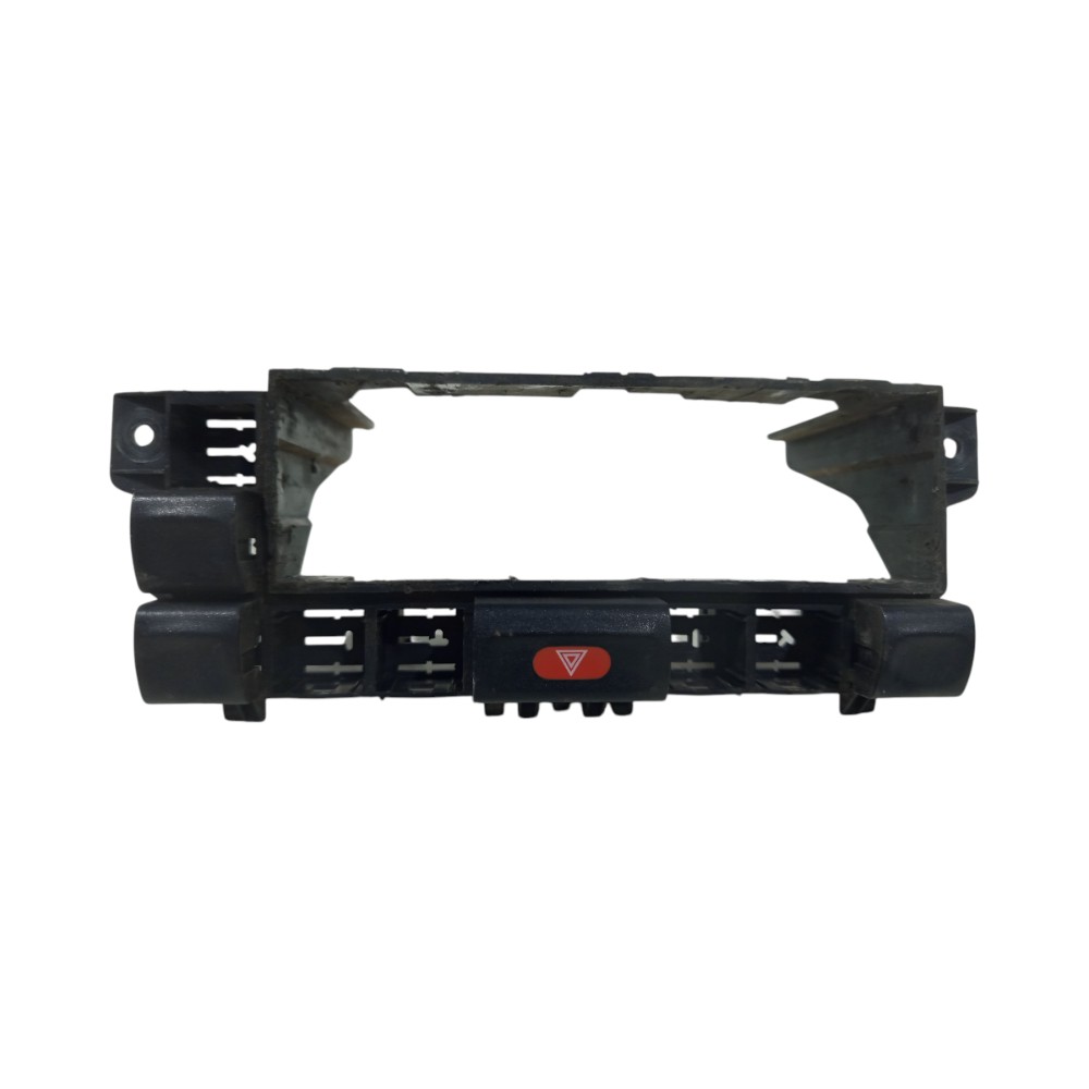 Moldura Interna Central Botão Alerta Gm Vectra 1997 A 2005 Preto 1