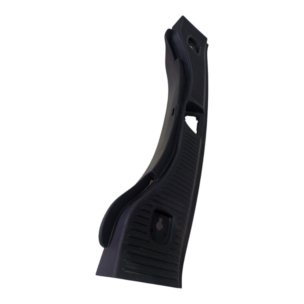 Moldura Soleiro Porta Malas Gm Tracker Lzt 2014 A 2019 6