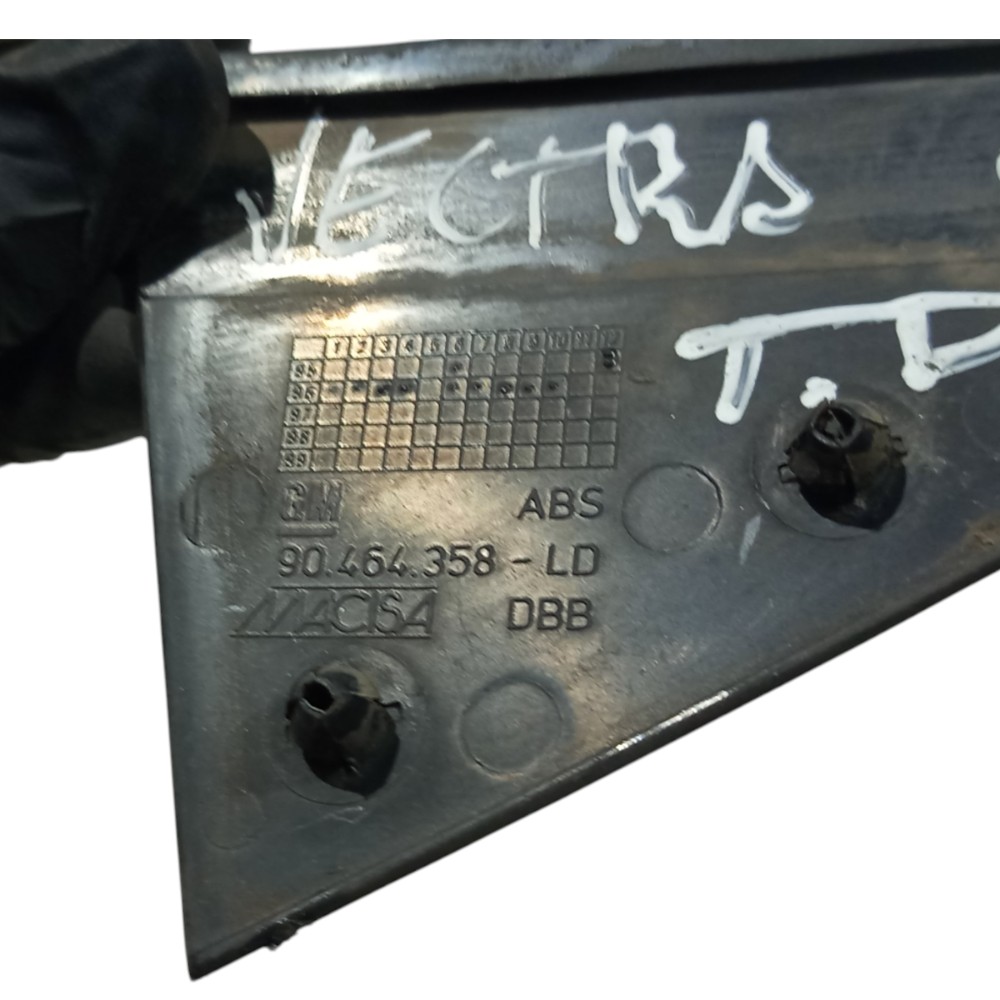 Moldura Externa Traseira Direita Gm Vectra 1997 1998 A 2005 6