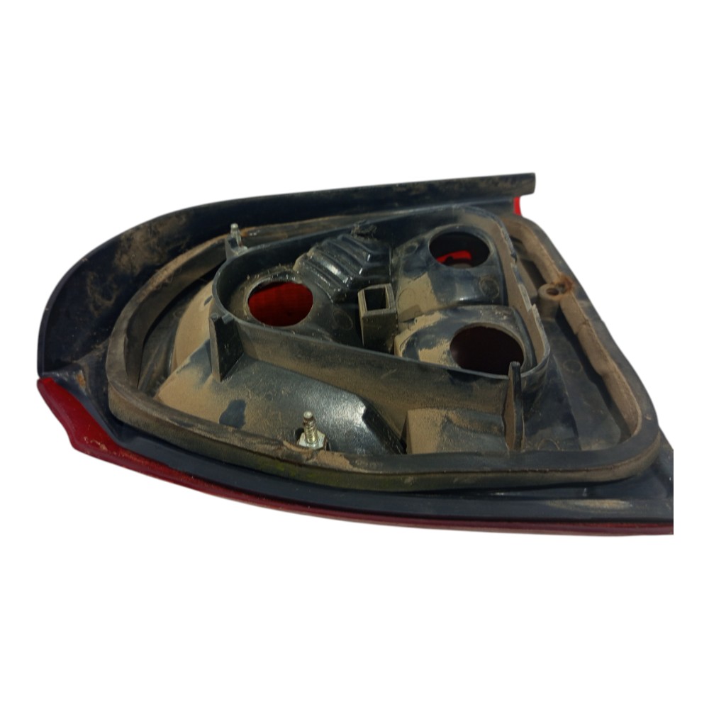 Lanterna Traseira Direita Vw Gol G2 1995 1996 1997 1998 1999 Direito/passageiro Vermelho/amarelo/branco 4