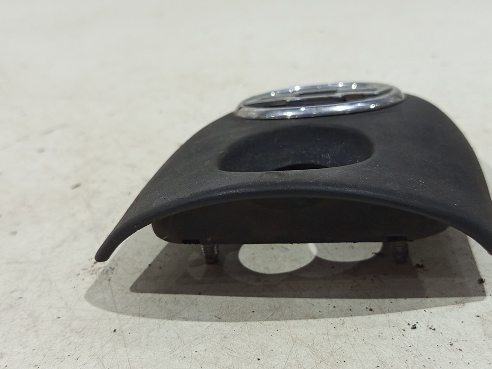 Moldura maçaneta tampa porta malas GM Corsa 94 a 02 3