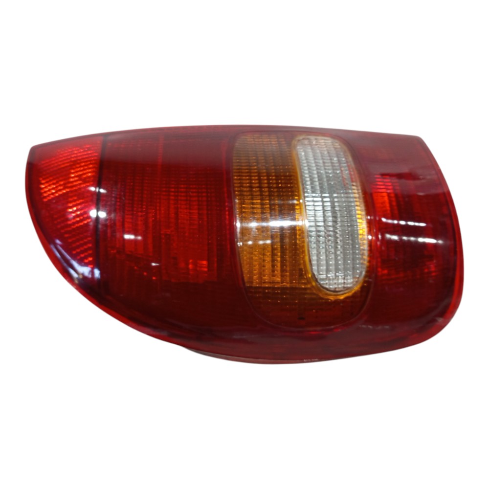 Lanterna Esquerda Gm Chevrolet Corsa 1996 1997 1998 A 2002  Esquerdo/motorista Vermelho/amarelo/branco 3