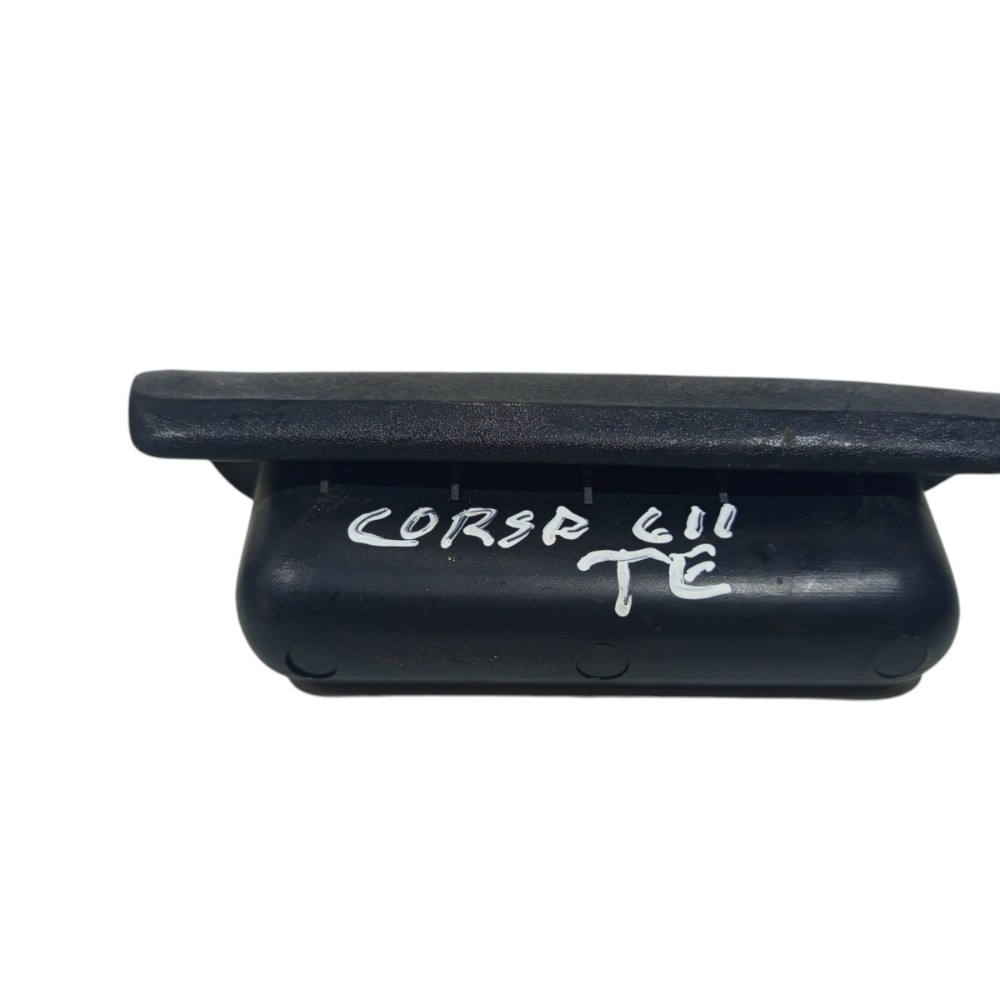 Moldura Puxador Porta Traseira Esquerda Gm Corsa 2000 A 2005 6