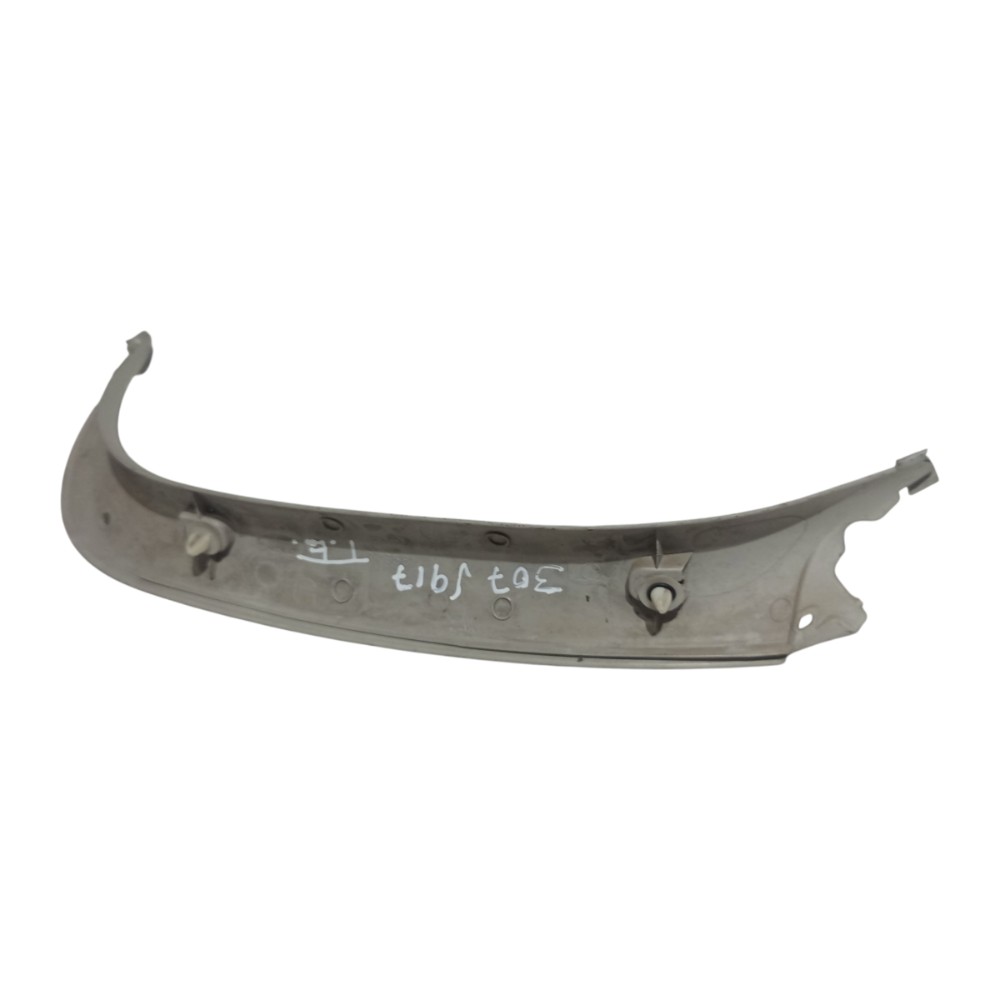 Acabamento Esquerdo Vidro Porta Mala Peugeot 307 2001 A 2012 2