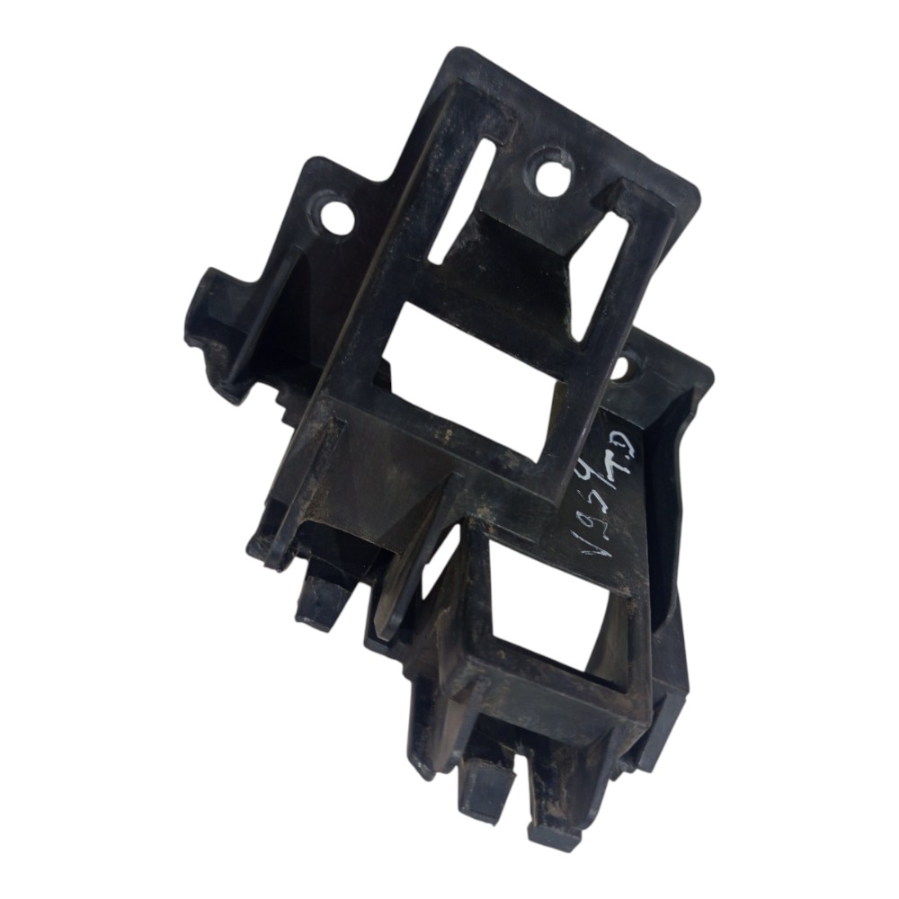 Guia Para-choque Traseiro Direito Vw Jetta 2011 A 2014 3