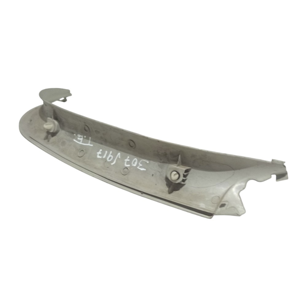 Acabamento Esquerdo Vidro Porta Mala Peugeot 307 2001 A 2012 4