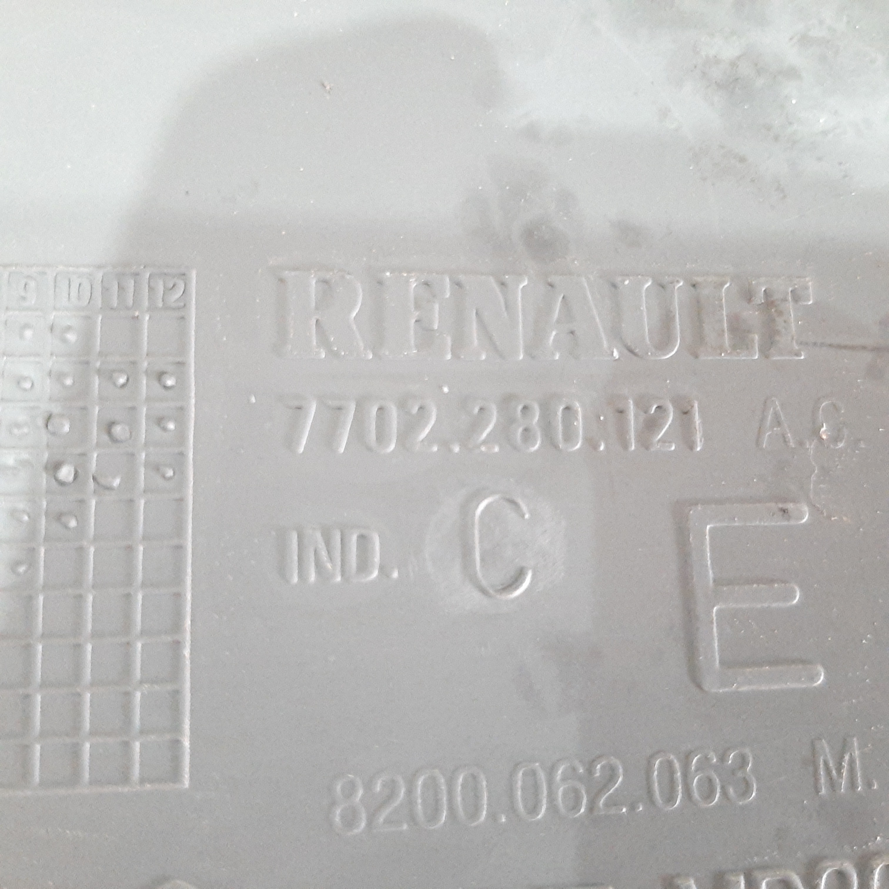 Suporte Tampão Bagagito Esquerdo Renault Scenic 1999 A 2011 9