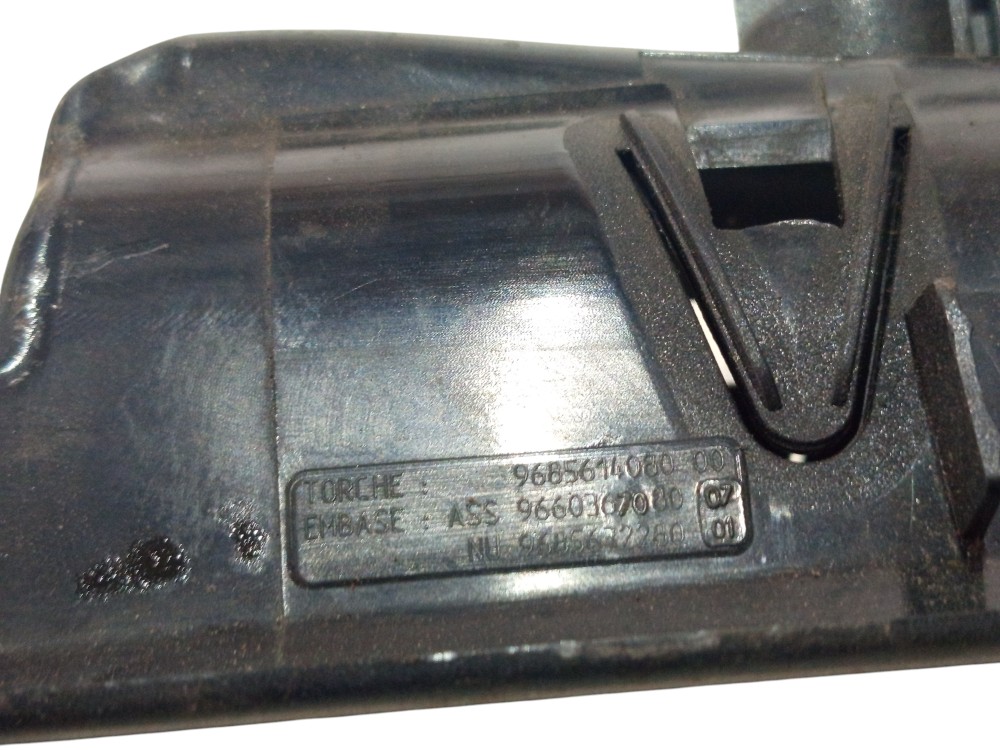 Suporte Moldura Lanterna Porta Malas Citroen C4 2007 A 2013 Preto 8
