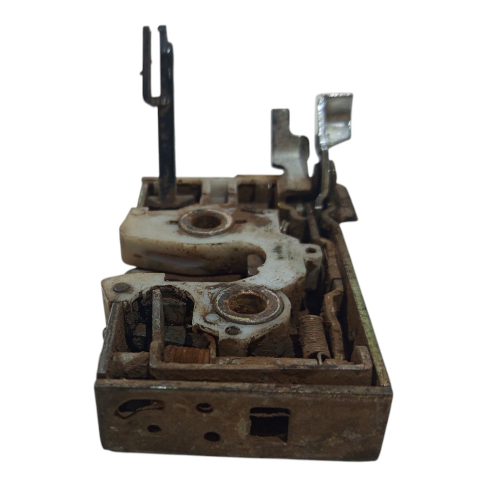 Fechadura Interna Dianteiro Esquerda Vw Santana 1991 A 1996 6