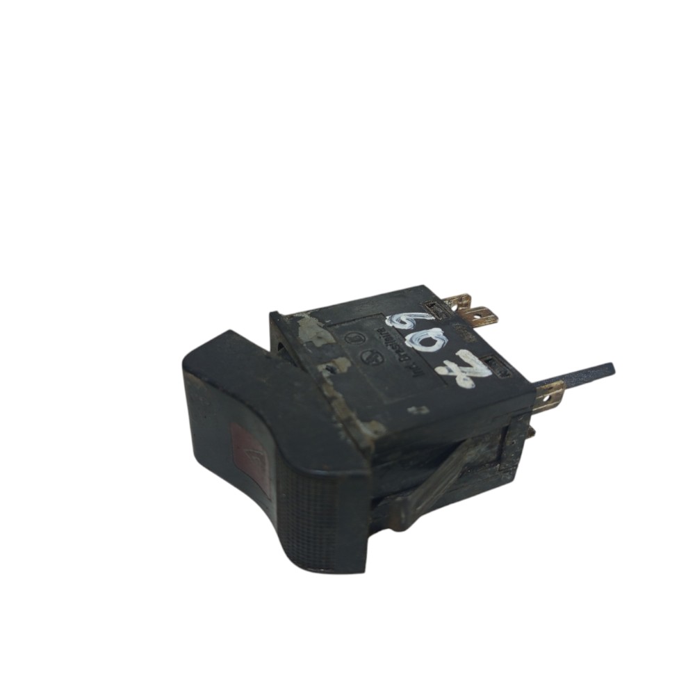 Botão Luz Emergência Pisca Lerta Volkswagen Santana 95 A 011 3
