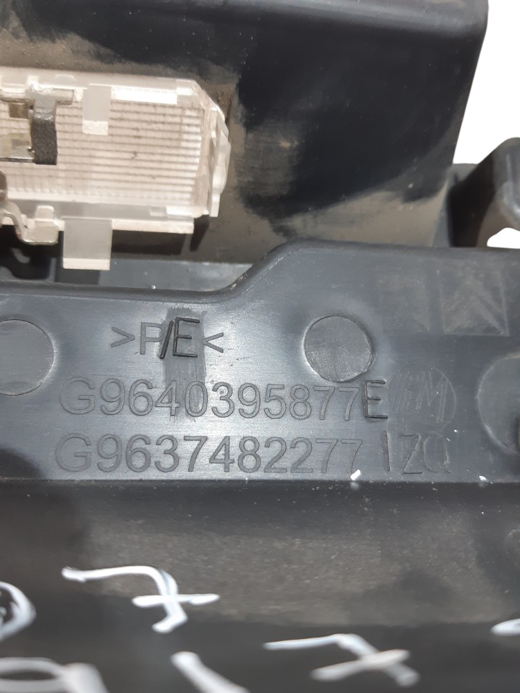 Suporte Tampao Bagagito Esquerdo Peugeot 2.0 Automático Preto 6