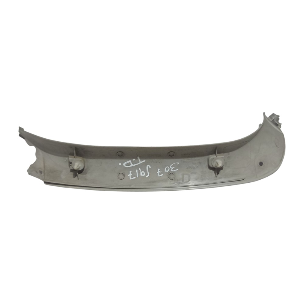 Acabamento Direito Vidro Porta Malas Peugeot 307 2001 A 2008 3