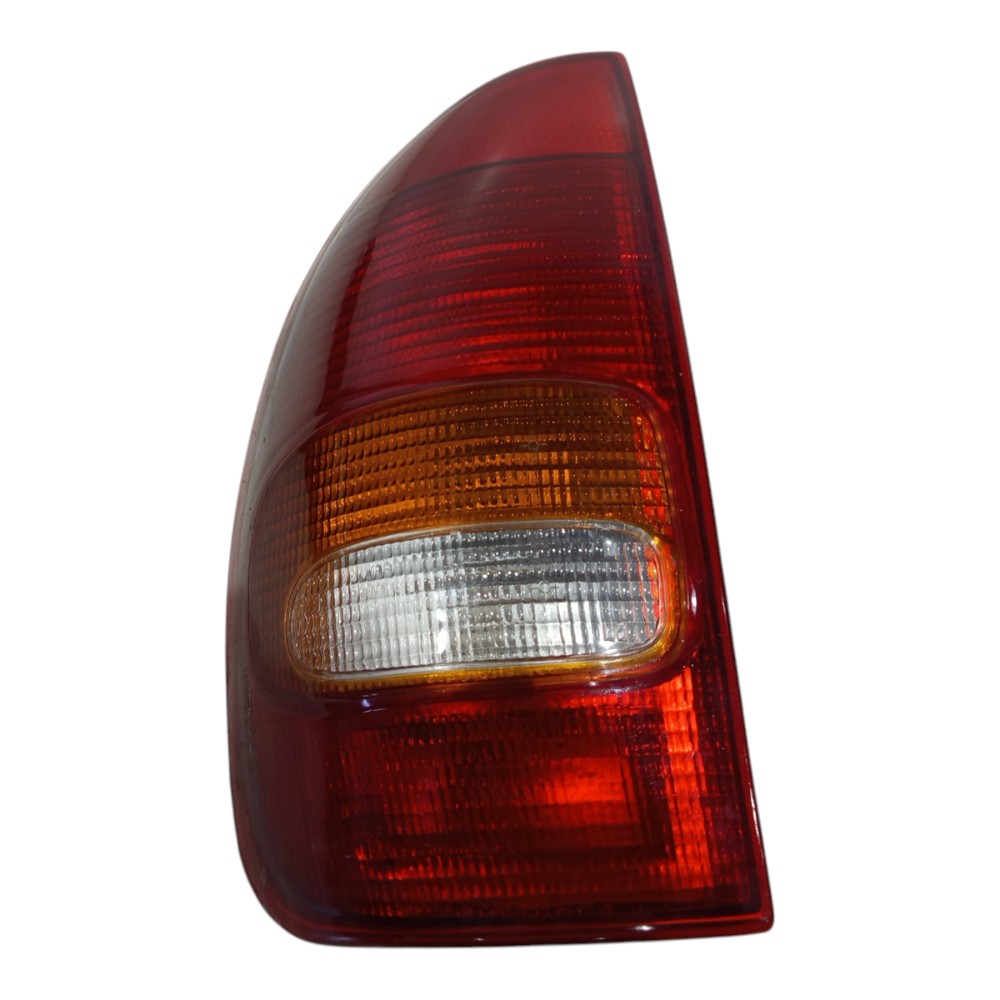 Lanterna Esquerda Gm Chevrolet Corsa 1996 1997 1998 A 2002  Esquerdo/motorista Vermelho/amarelo/branco 1