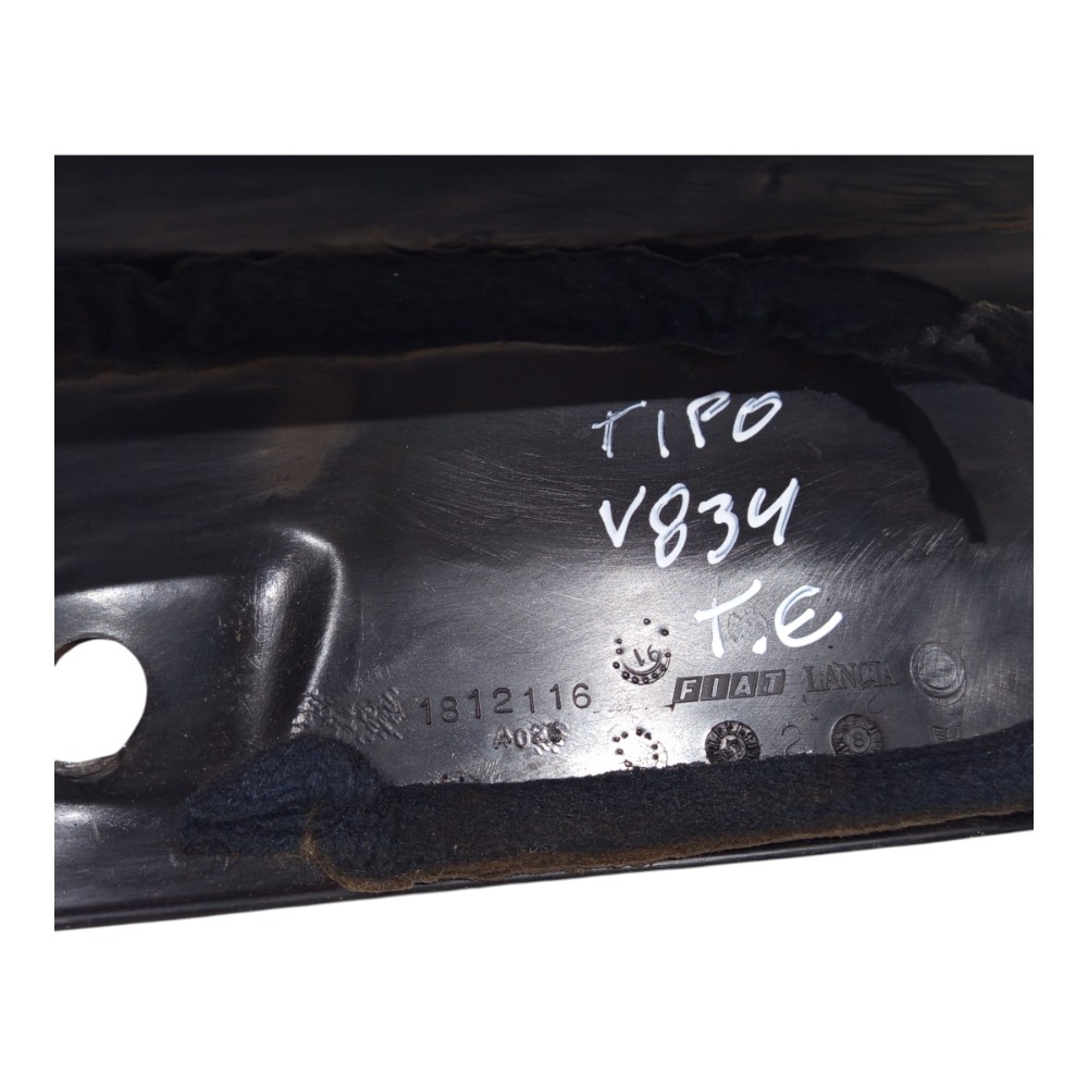 Moldura Coluna Traseira Direita Fiat Tipo 1993 1994 A 1997 8