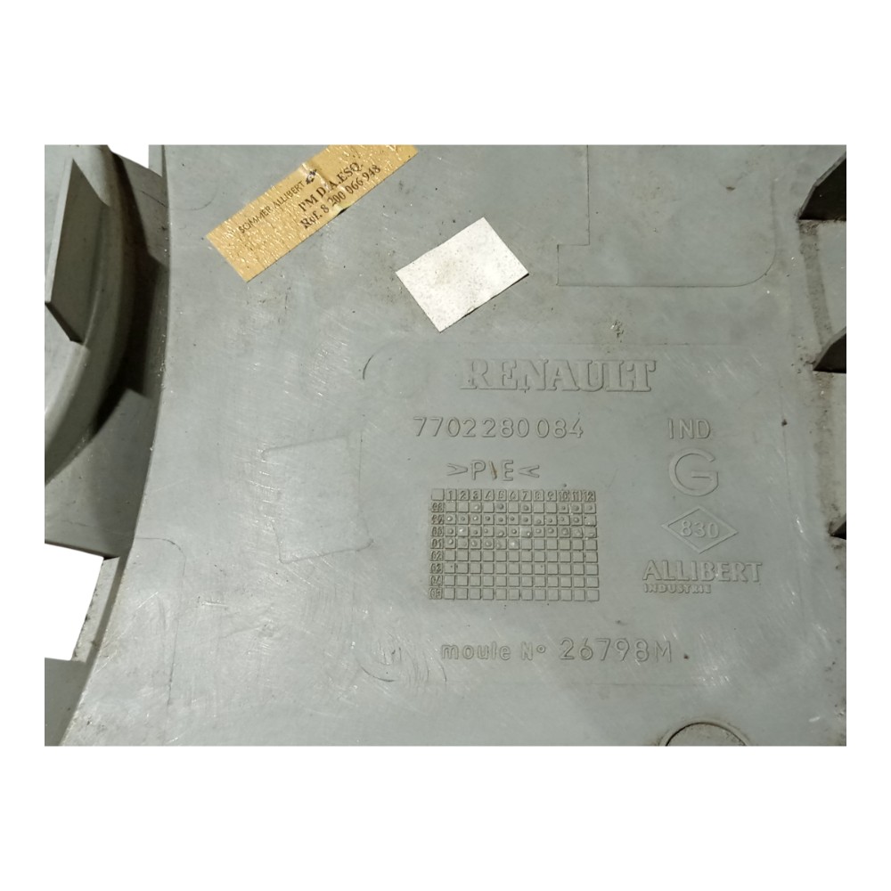 Moldura Lateral Esquerda Porta Objetos Scenic 2001 A 2010 7