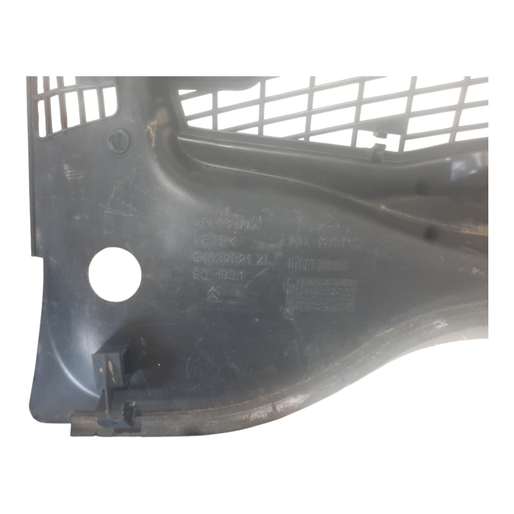 Grade Churrasqueira Parabrisa Citroen Xsara Picasso 2001/12 1