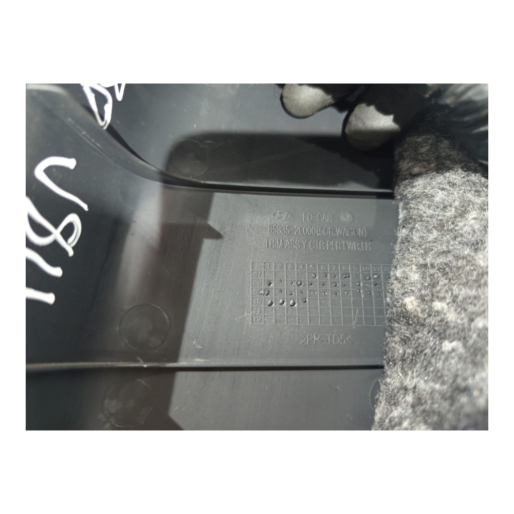 Moldura Coluna Central Lado Esquerdo Hyundai I30 2009 A 2012 7