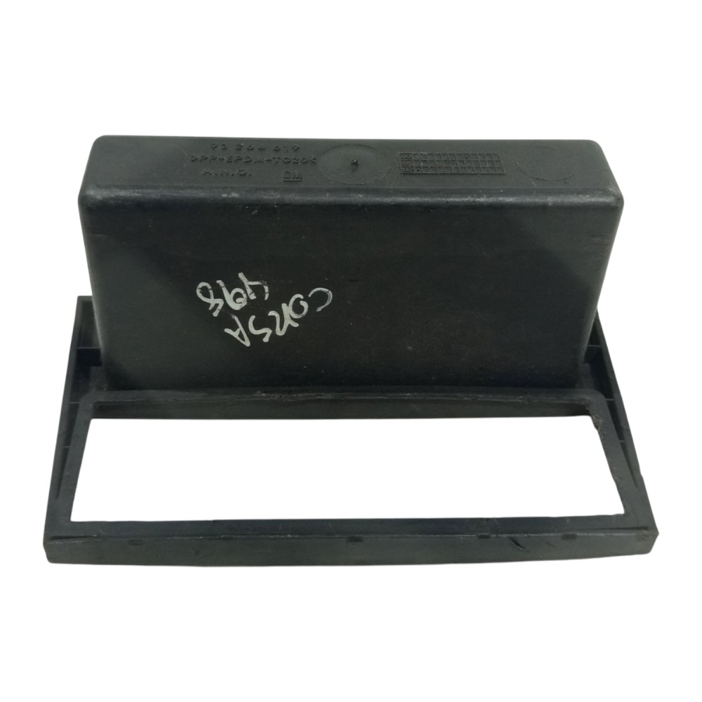Moldura Radio Porta Treco Painel Gm Corsa 2003 2004 A 2012 Preto 4
