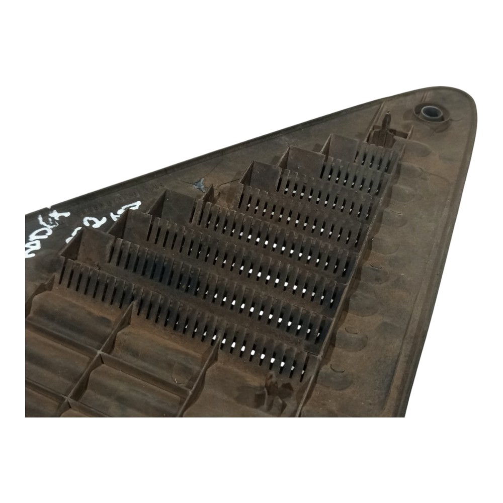 Moldura Externa Tras Direita Gm Kadett 1989 A 1998 Detalhe 6