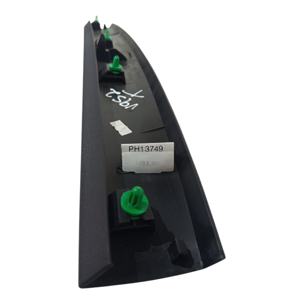 Acabamento Tampa Traseira Citroen C4 Picasso 2009 a 2013 7
