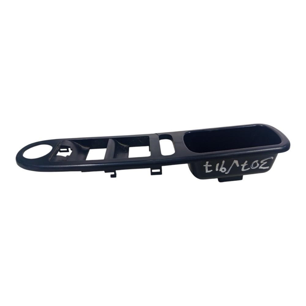 Moldura Botão Comando Vidro Travas Peugeot 307 2006 A 2013 8