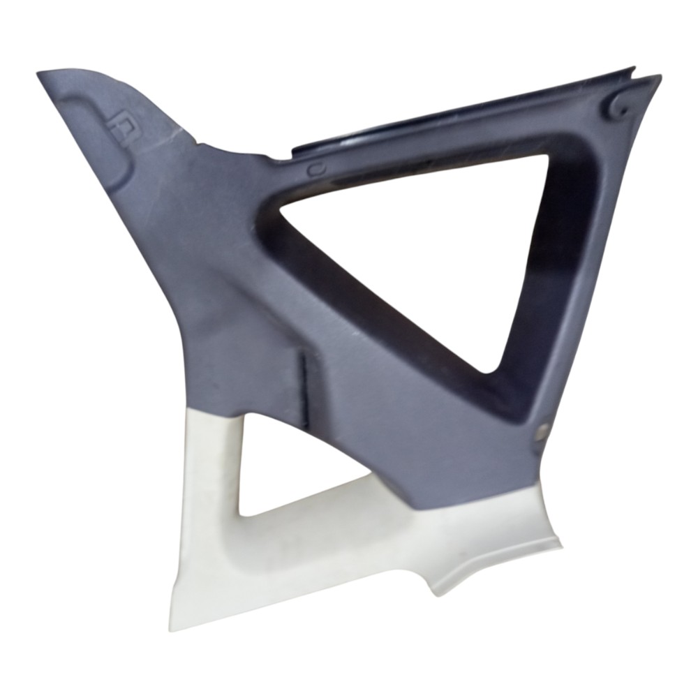 Moldura Porta Malas Le Mercedes Classe A160 99 A 2003 Avaria 7