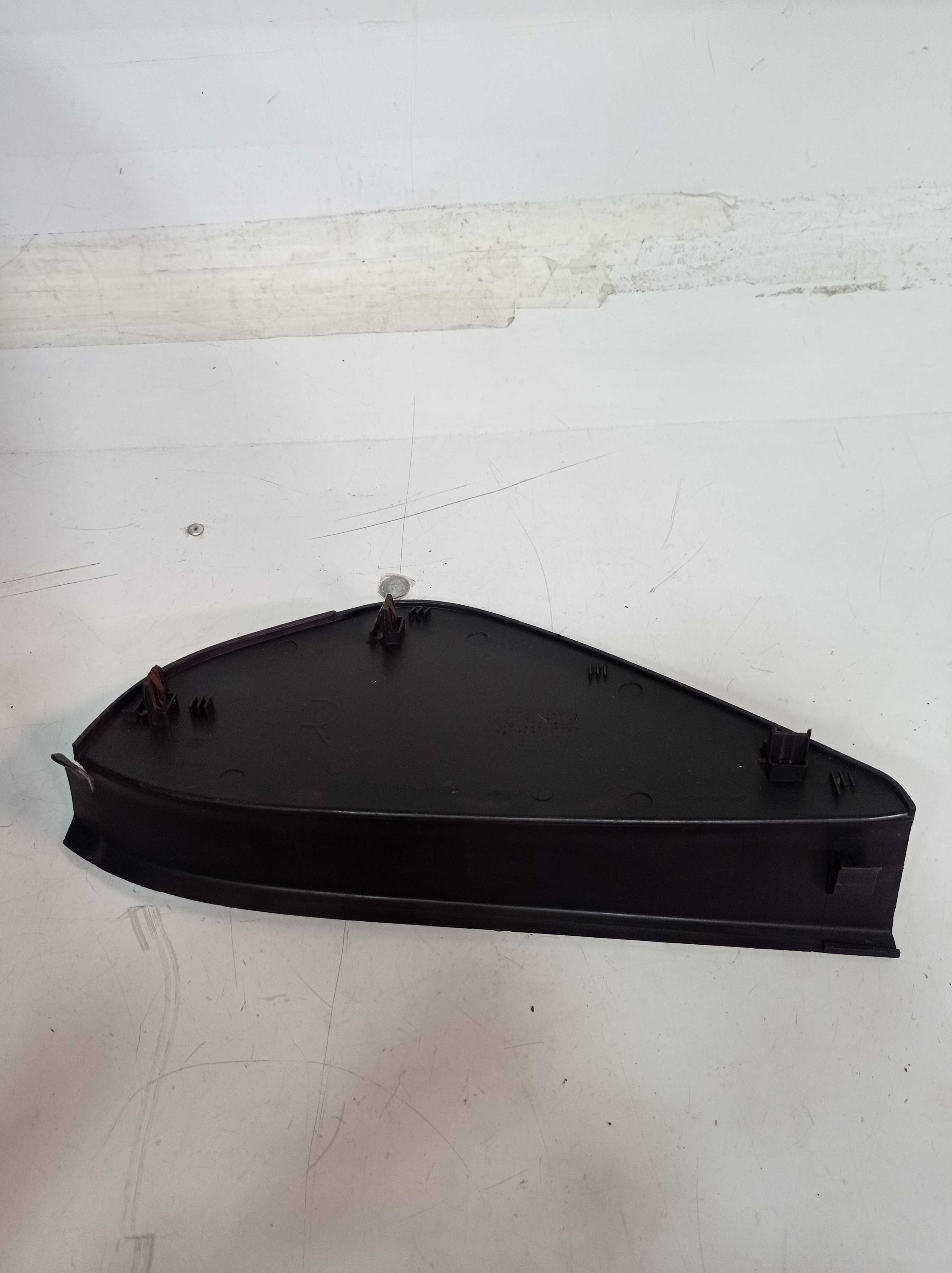 Acabamento direito painel Volkswagen Tiguan 2007 a 2011 2