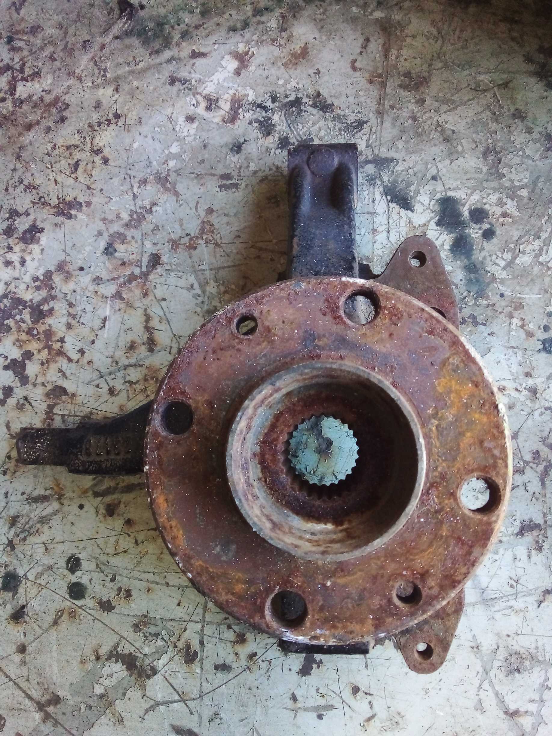 CUBO MONTANTE DIANTEIRO DIREITO FIAT STRADA 2